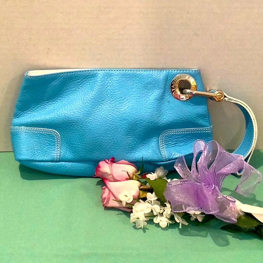 Adrienne Vittadini Genuine Leather Wristlet/Clutch EUC Like New Caribbean Blue